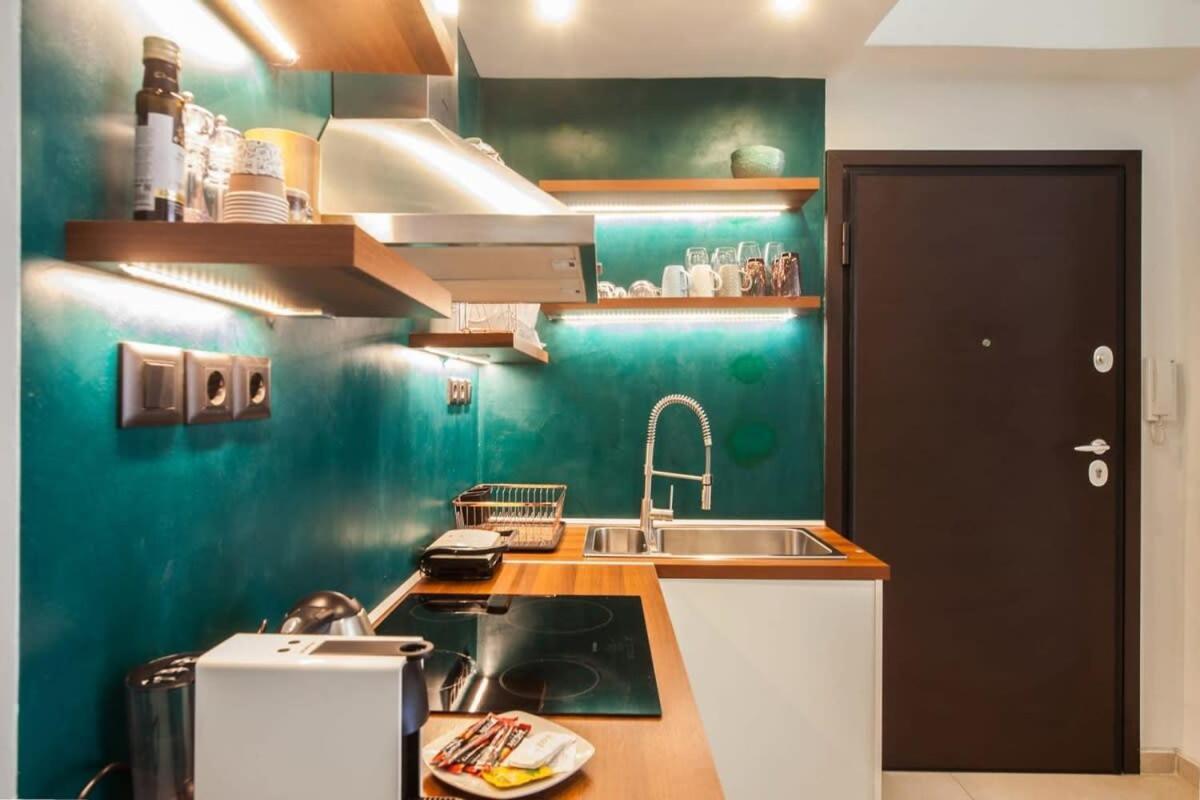 Beautiful Elegant Apartment Next To Monastiraki Афины Экстерьер фото
