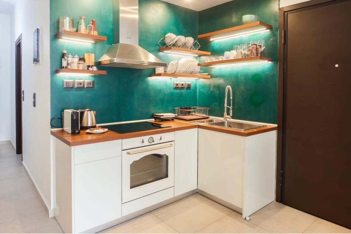 Beautiful Elegant Apartment Next To Monastiraki Афины Экстерьер фото