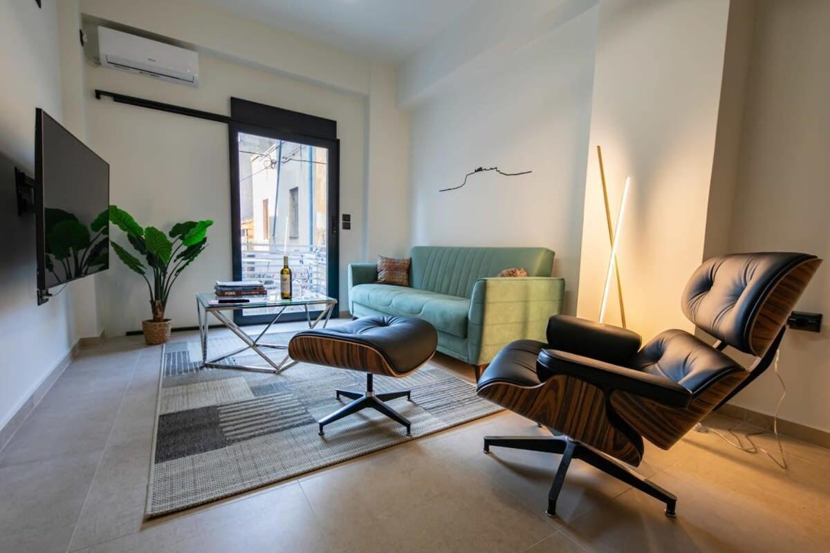 Beautiful Elegant Apartment Next To Monastiraki Афины Экстерьер фото