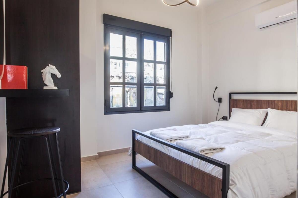 Beautiful Elegant Apartment Next To Monastiraki Афины Экстерьер фото