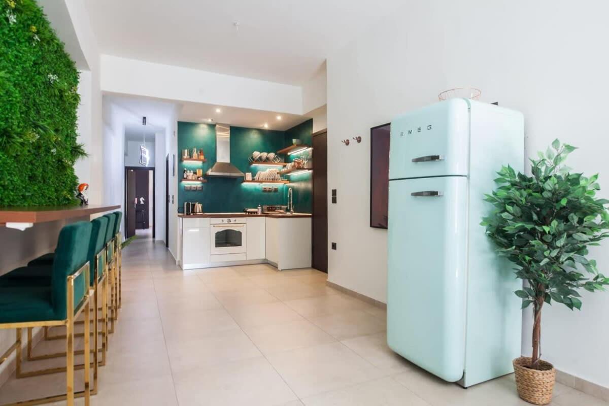 Beautiful Elegant Apartment Next To Monastiraki Афины Экстерьер фото