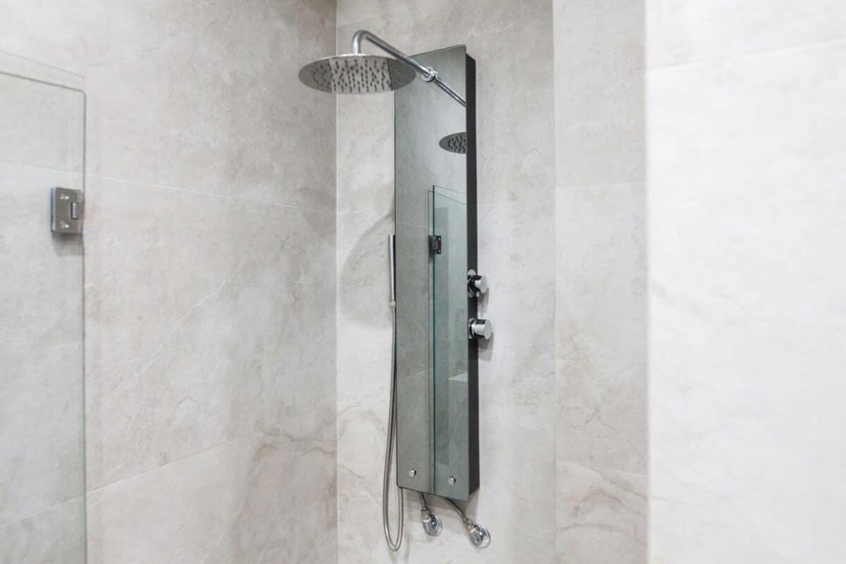 Beautiful Elegant Apartment Next To Monastiraki Афины Экстерьер фото
