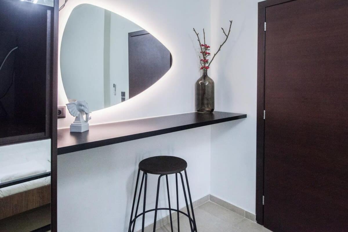 Beautiful Elegant Apartment Next To Monastiraki Афины Экстерьер фото