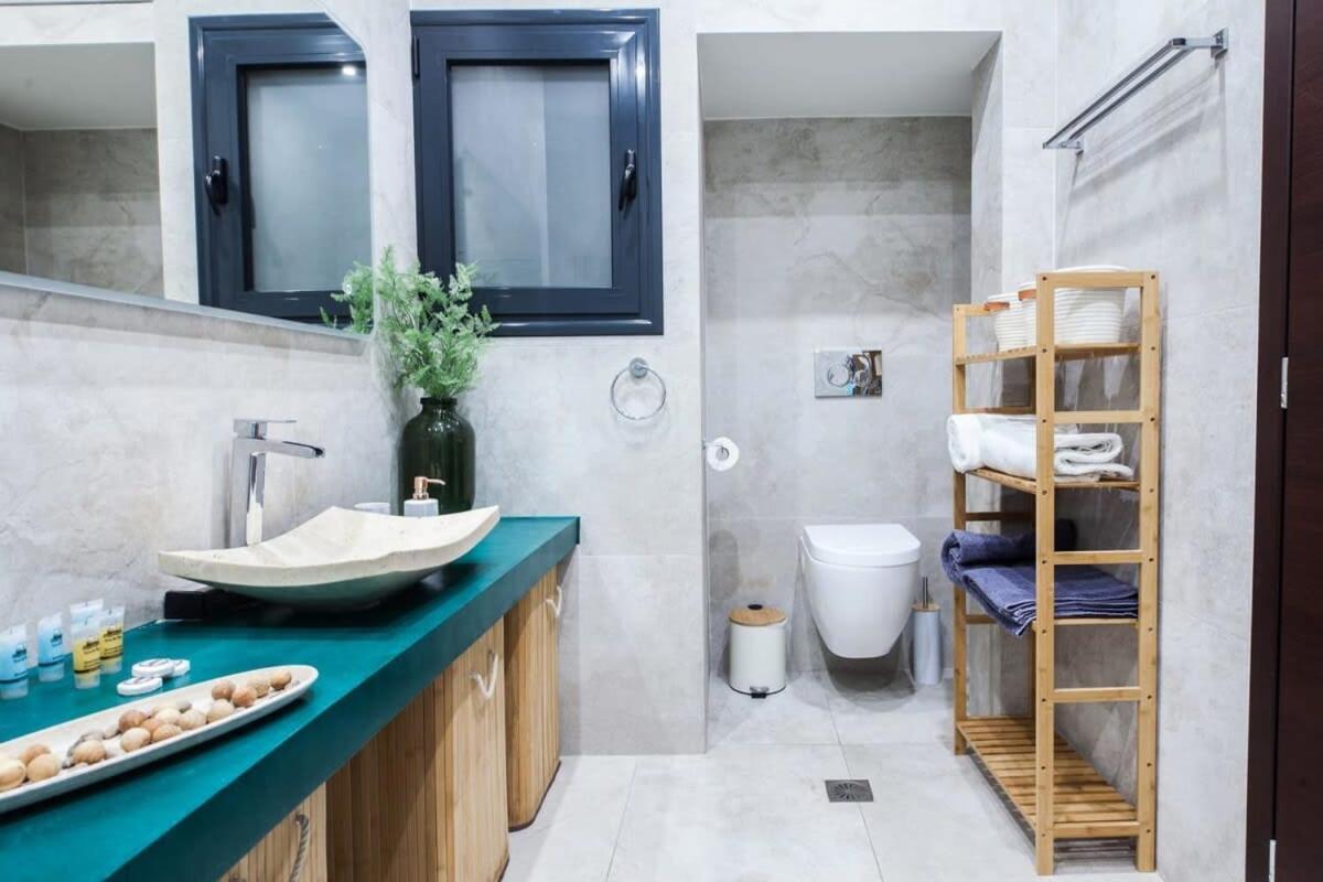 Beautiful Elegant Apartment Next To Monastiraki Афины Экстерьер фото