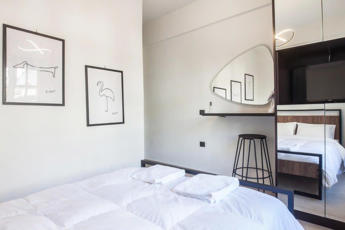 Beautiful Elegant Apartment Next To Monastiraki Афины Экстерьер фото