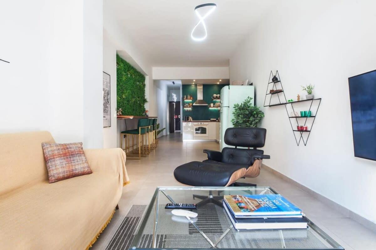 Beautiful Elegant Apartment Next To Monastiraki Афины Экстерьер фото