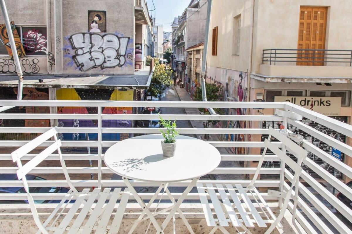 Beautiful Elegant Apartment Next To Monastiraki Афины Экстерьер фото