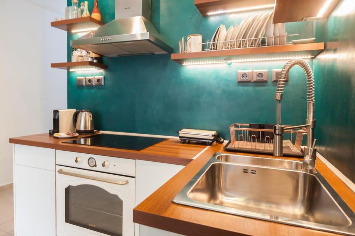 Beautiful Elegant Apartment Next To Monastiraki Афины Экстерьер фото