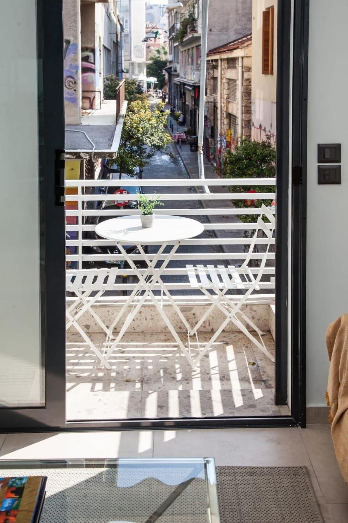 Beautiful Elegant Apartment Next To Monastiraki Афины Экстерьер фото